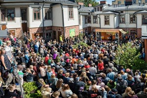 Annikin Runofestivaalin yleisöä, 2016. Kuva: Eino Ansio