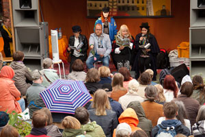 Proosatauko: Pirkkalaiskirjailijoiden Proosakone. Mukana olivat Tuija Välipakka, Tiina Poutanen, Sami Hilvo, Siiri Enoranta && Mikaela Välipakka. Kuva: Teemu Juutilainen