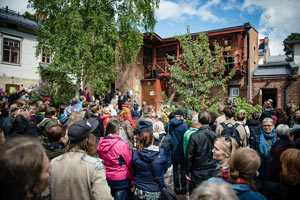 Laura Lindstedt proosalavalla, 2016. Kuva: Eino Ansio