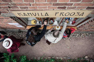 Festivaalikahvilassa, 2018. Kuva: Eino Ansio