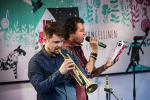 Trumpetisti Verneri Pohjola & brasilialainen runoilija Djami Sezostre, 2018. Kuva: Eino Ansio