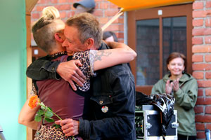 J.K. Ihalainen kiittää Joelle Tayloria (UK) keikan jälkeen, 2018. Kuva: Kuva: Seppo Järvinen