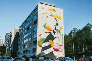 Runofestivaalin tuottama ja Teemu Mäenpään maalaama Runopuu-muraali julkistettin 6.6.2020. Kuva: Riikka Vaahtera