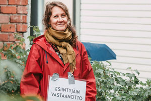 Talkoolainen Hanna - liikkuva esiintyjien vastaanottopiste. Kuva: Riikka Vaahtera