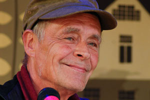 Annikin Runofestivaalin taiteellinen johtaja J.K. Ihalainen. Kuva: Riikka Vaahtera