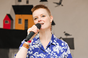 Juontaja Päivi Haanpää, Annikin Runofestivaali 2022. Kuva: Päivi Marin