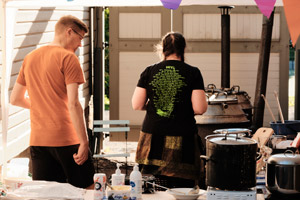 Kasviskeitto valmistumassa... Annikin Runofestivaali 2022. Kuva: Ville Kurki