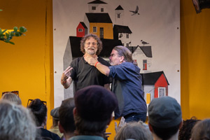 Viittomarunousryhmä Flying Words Project (USA), Annikin Runofestivaali 2022. Kuva: Liisa Mäkinen