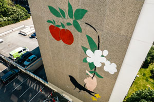 Muraalin maalaustöiden neljäntenä päivänä. Kuva: Kim Saarinen