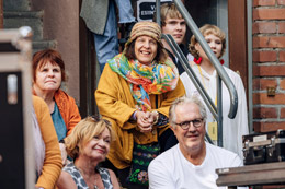 Yleisö eli esityksissä vahvasti mukana... Kuva: Eino Ansio.